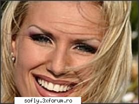 Cristina Rus, intotdeauna inarmata - Cantareata Cristina Rus poarta intotdeauna cu ea - Vedete